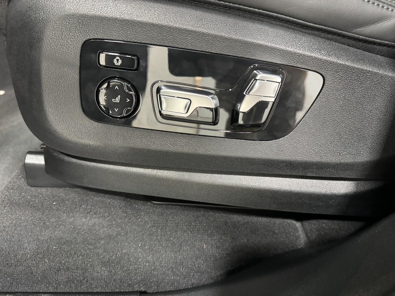 BMW X5 Vehicle Full-screen Gallery Image 29