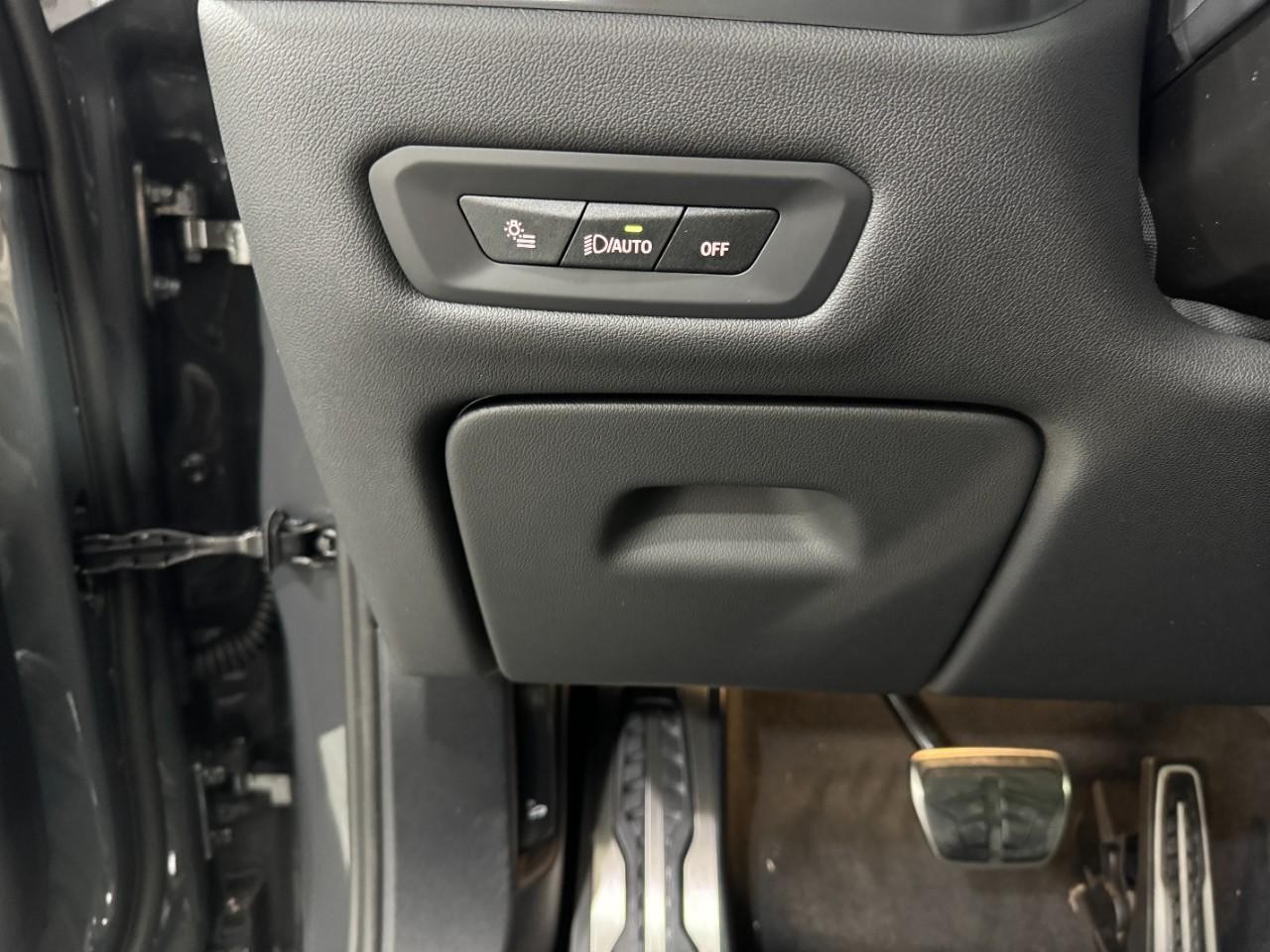 BMW X5 Vehicle Full-screen Gallery Image 30