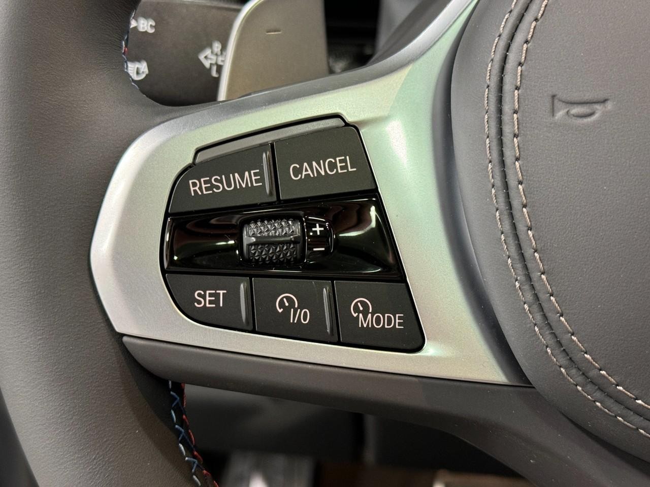 BMW X5 Vehicle Full-screen Gallery Image 31