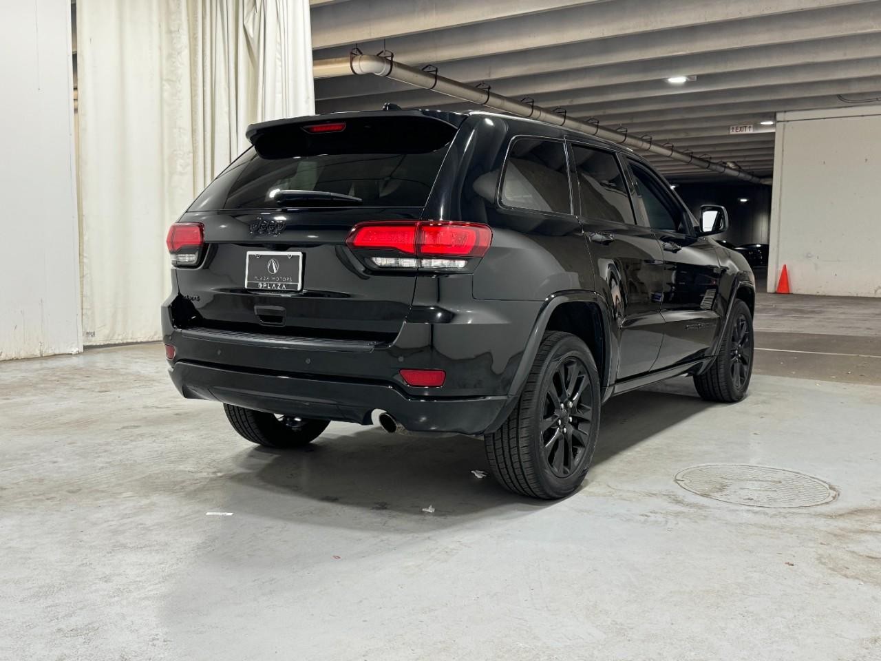 Jeep Grand Cherokee Vehicle Full-screen Gallery Image 4