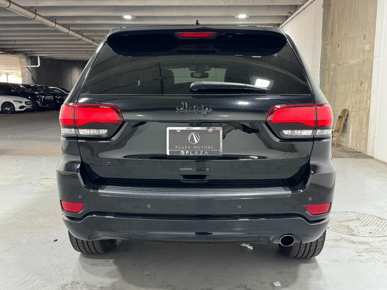 Jeep Grand Cherokee Vehicle Full-screen Gallery Image 9