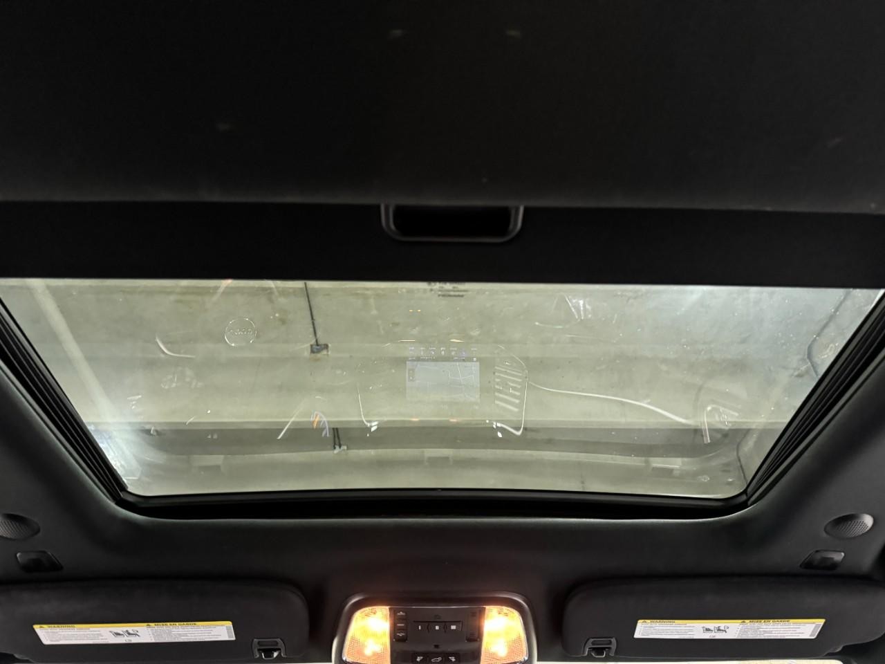 Jeep Grand Cherokee Vehicle Full-screen Gallery Image 11