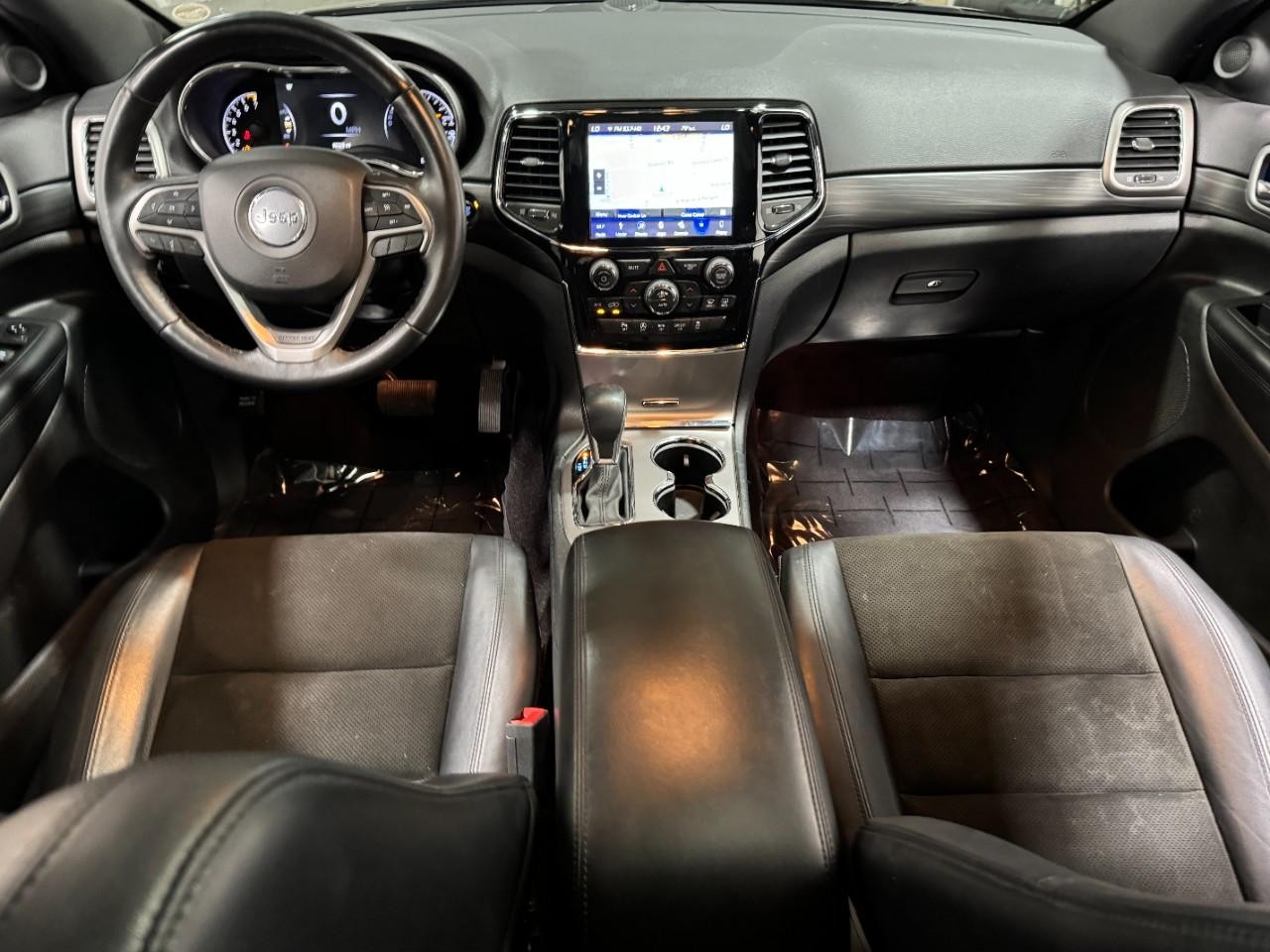 Jeep Grand Cherokee Vehicle Full-screen Gallery Image 12