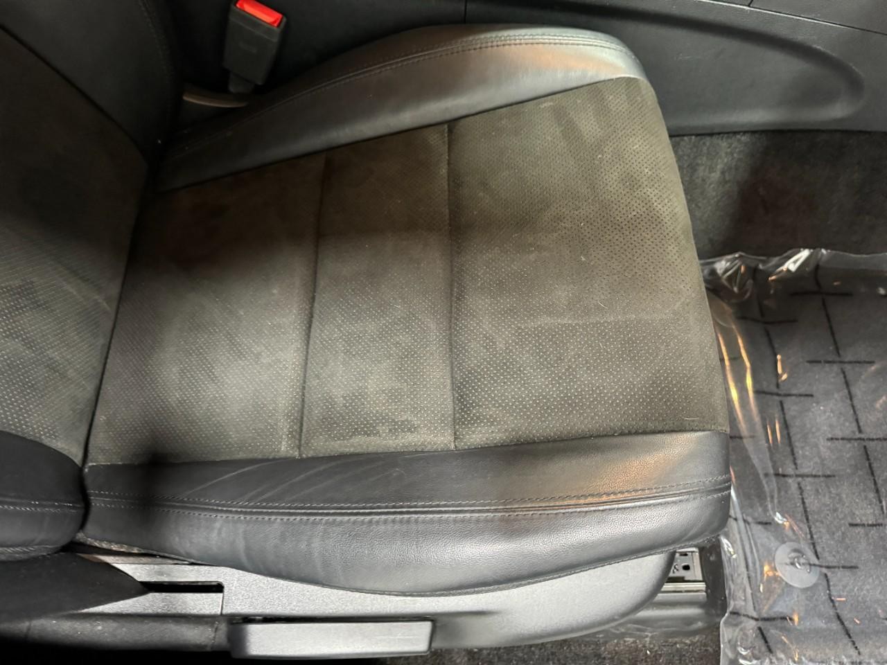 Jeep Grand Cherokee Vehicle Full-screen Gallery Image 18