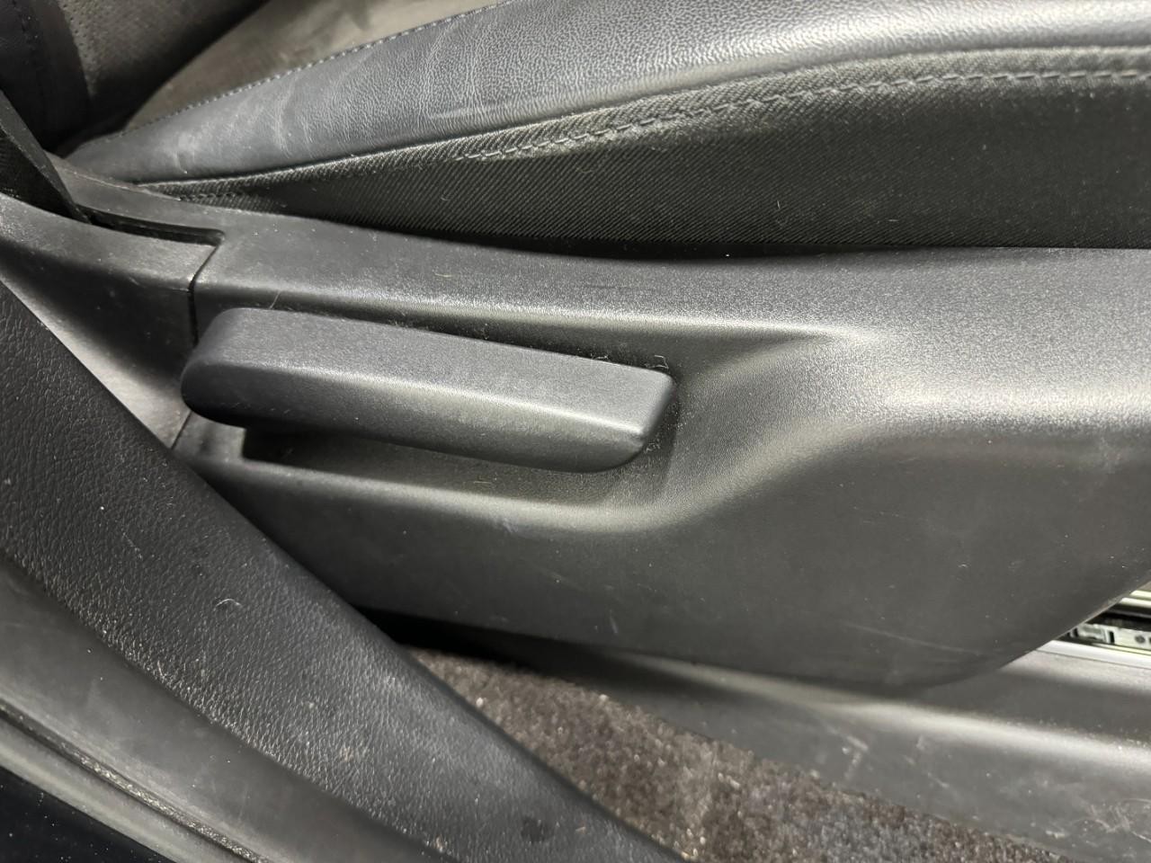 Jeep Grand Cherokee Vehicle Full-screen Gallery Image 19