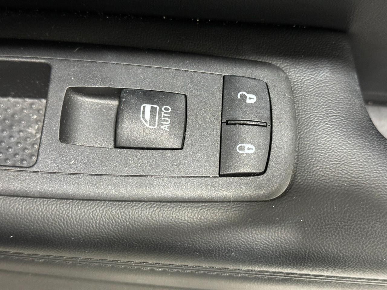 Jeep Grand Cherokee Vehicle Full-screen Gallery Image 20