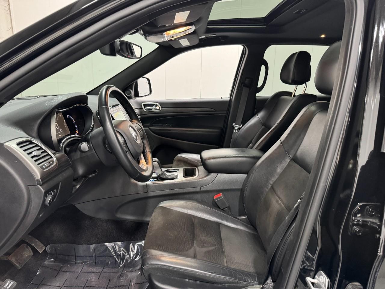 Jeep Grand Cherokee Vehicle Full-screen Gallery Image 22