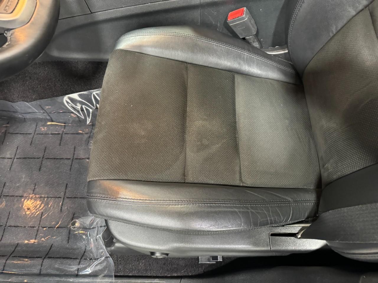 Jeep Grand Cherokee Vehicle Full-screen Gallery Image 23