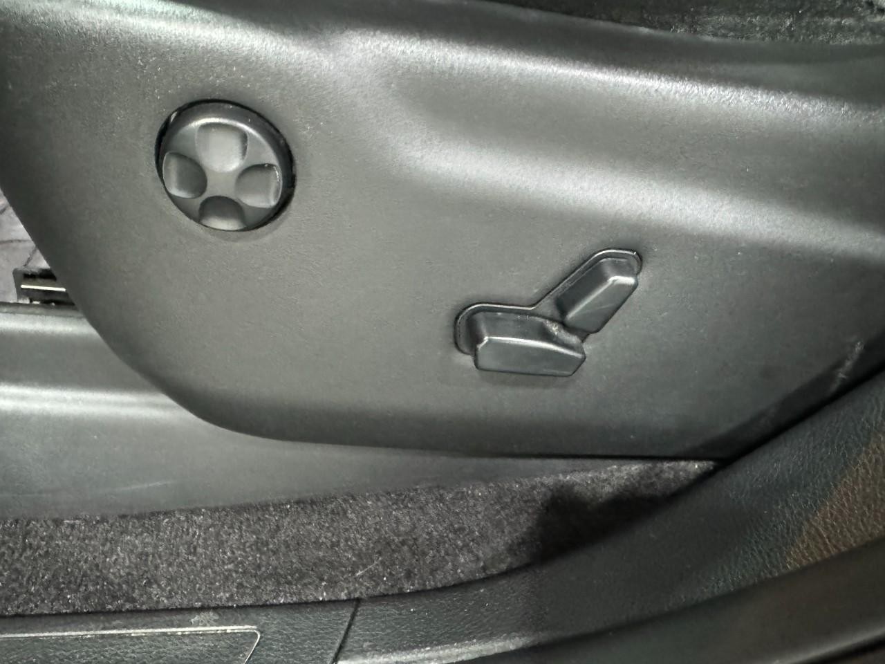 Jeep Grand Cherokee Vehicle Full-screen Gallery Image 24