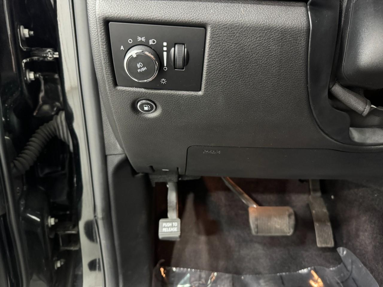 Jeep Grand Cherokee Vehicle Full-screen Gallery Image 25