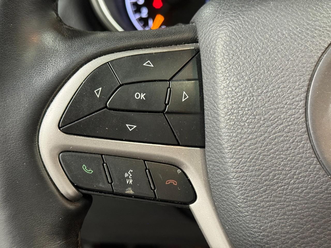 Jeep Grand Cherokee Vehicle Full-screen Gallery Image 26