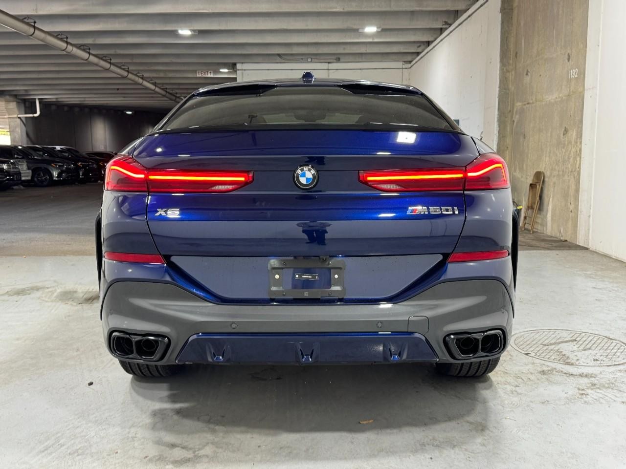 BMW X6 Vehicle Full-screen Gallery Image 9