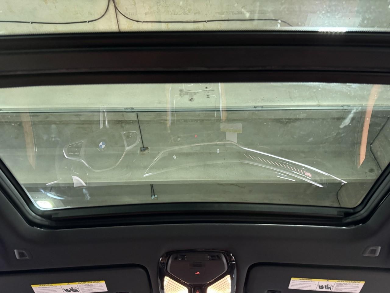 BMW X6 Vehicle Full-screen Gallery Image 12