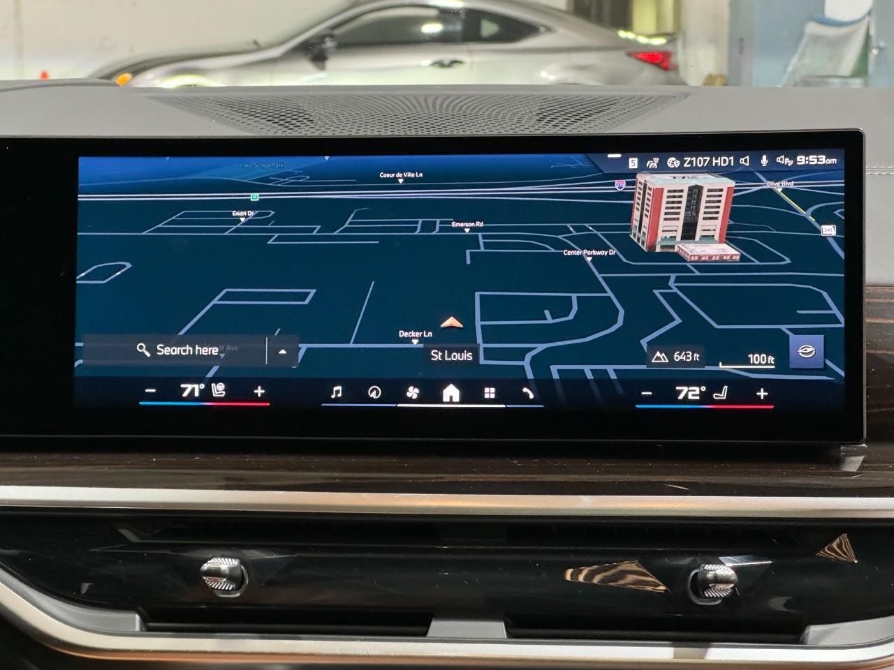 BMW X6 Vehicle Full-screen Gallery Image 15