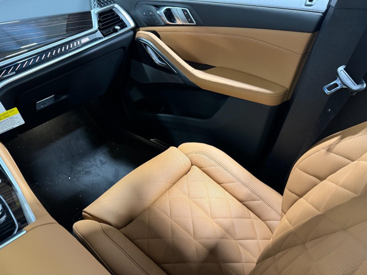 BMW X6 Vehicle Full-screen Gallery Image 17