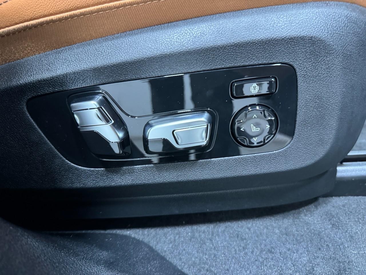 BMW X6 Vehicle Full-screen Gallery Image 20