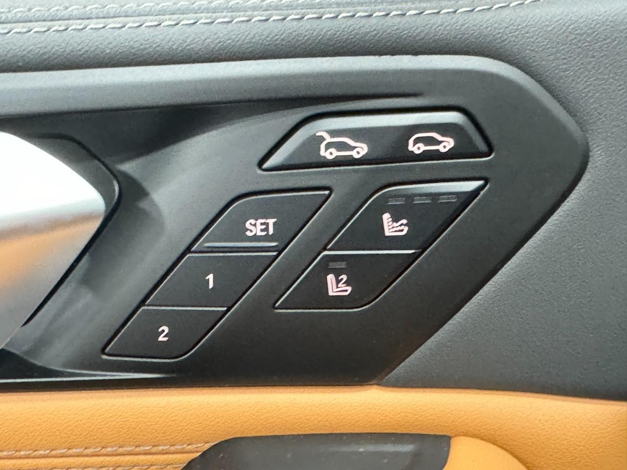 BMW X6 Vehicle Full-screen Gallery Image 25