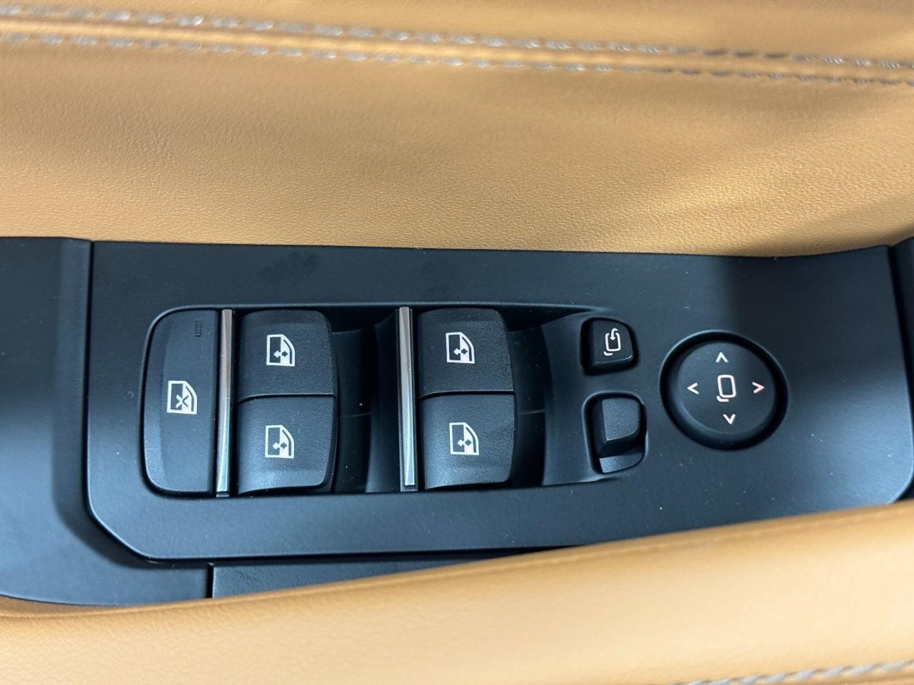 BMW X6 Vehicle Full-screen Gallery Image 27