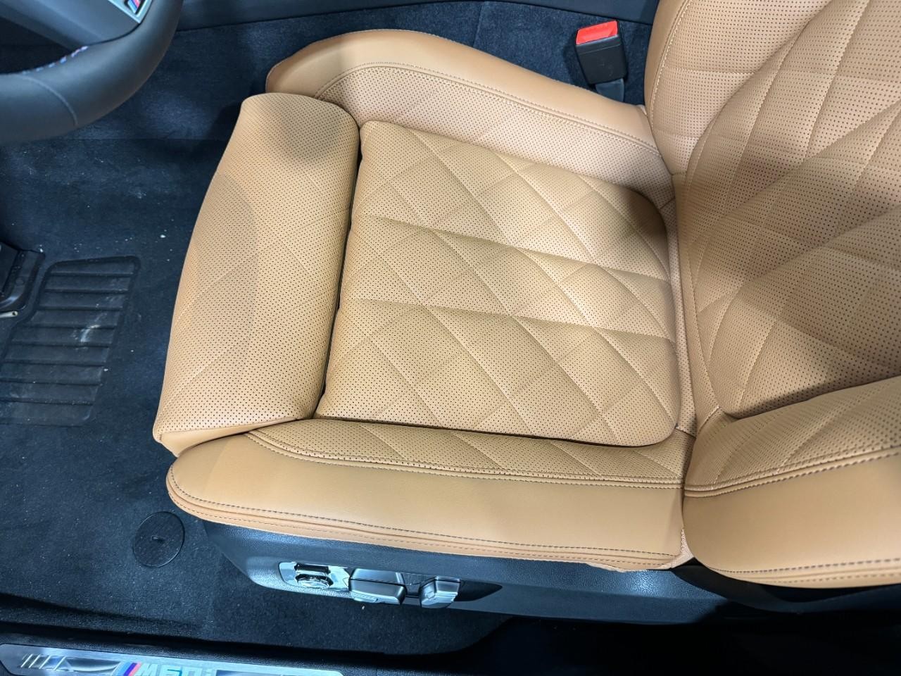 BMW X6 Vehicle Full-screen Gallery Image 29