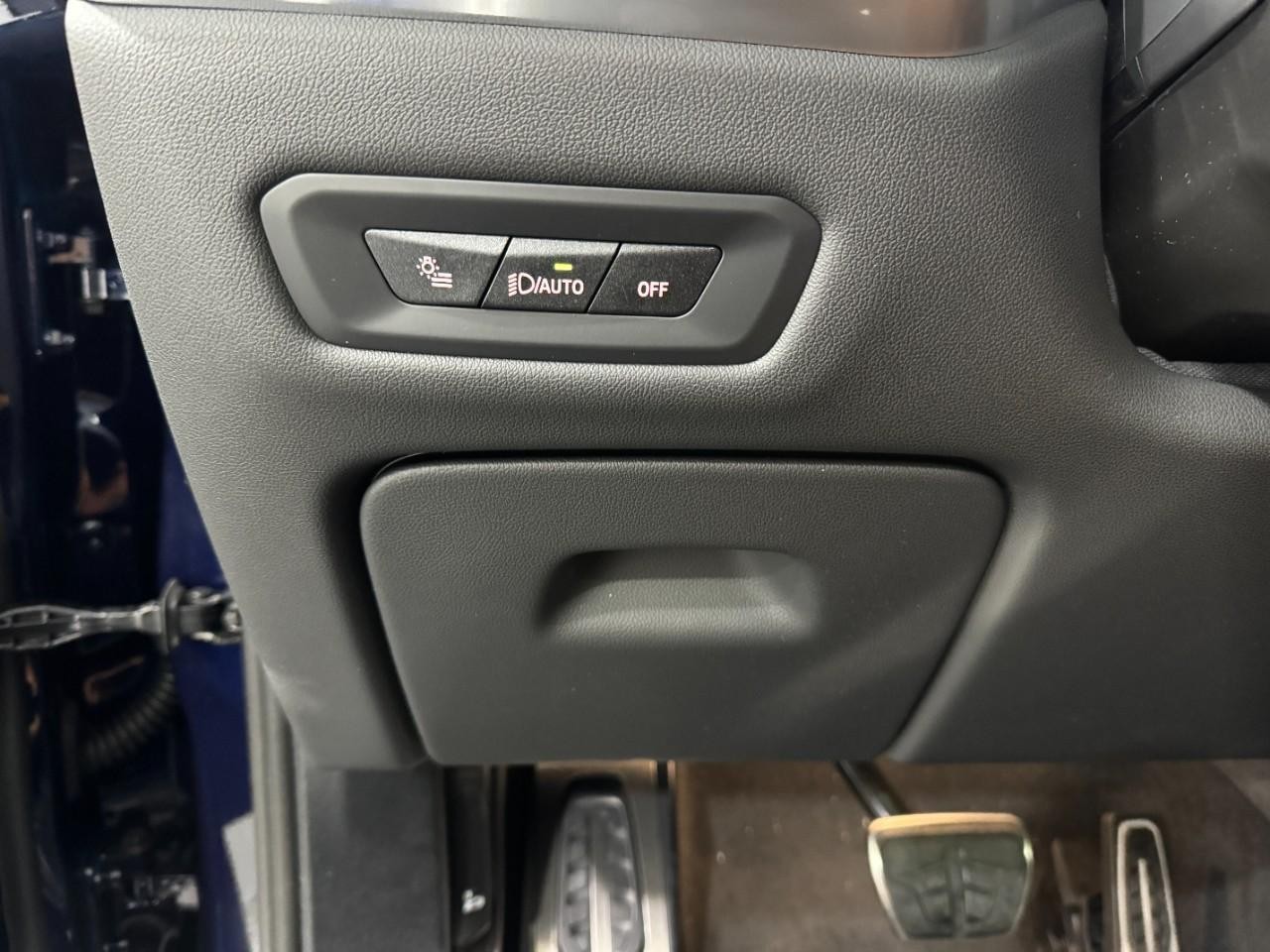 BMW X6 Vehicle Full-screen Gallery Image 31