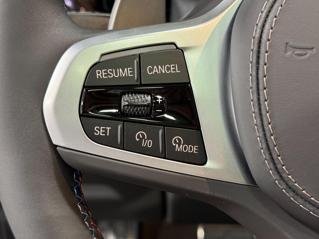 BMW X6 Vehicle Full-screen Gallery Image 32