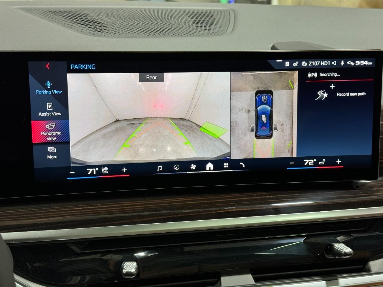 BMW X6 Vehicle Full-screen Gallery Image 35