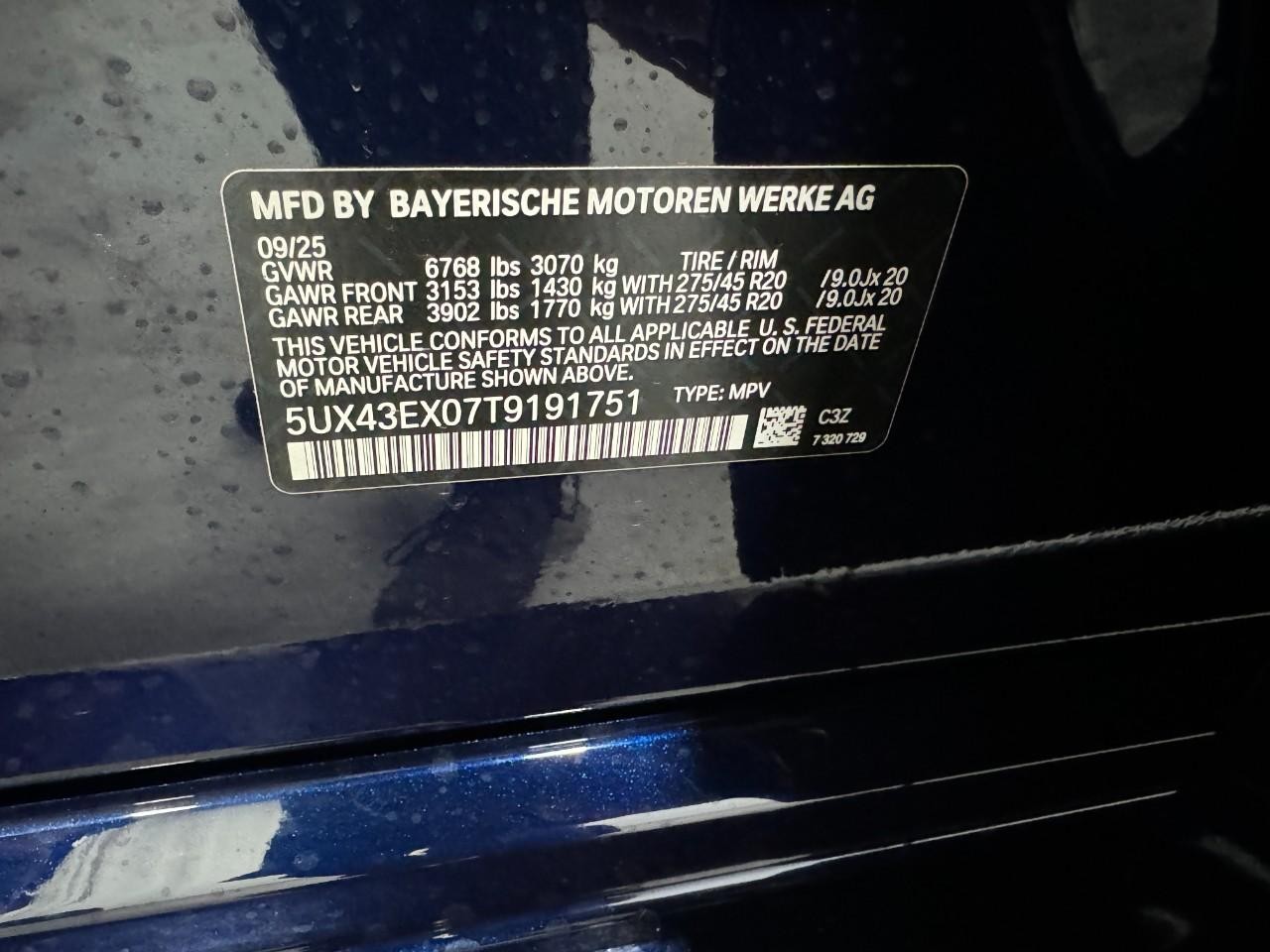 BMW X6 Vehicle Full-screen Gallery Image 36