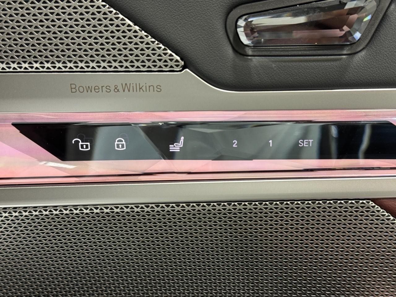 BMW 7 Series Vehicle Full-screen Gallery Image 20