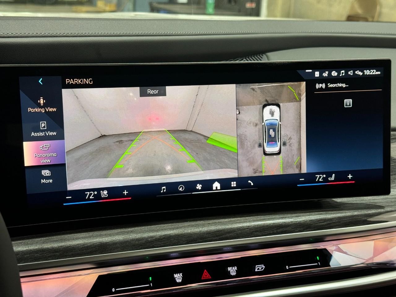 BMW 7 Series Vehicle Full-screen Gallery Image 31