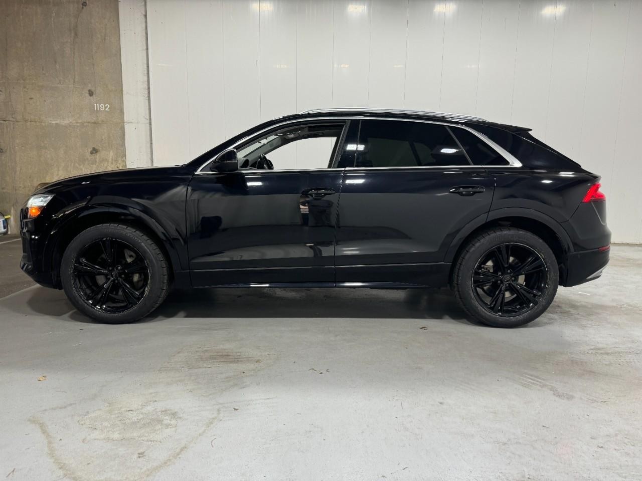 Audi Q8 Vehicle Full-screen Gallery Image 2