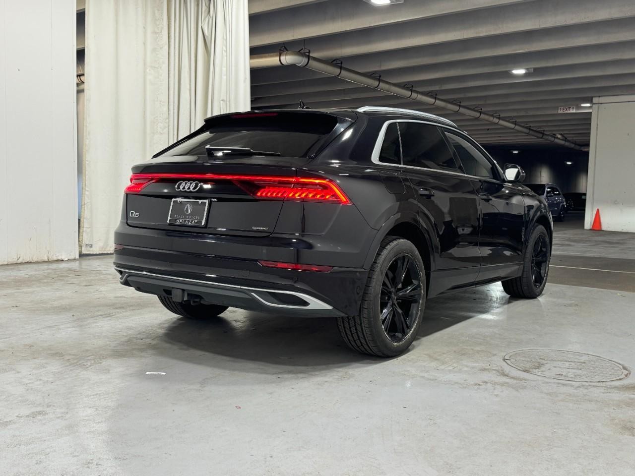 Audi Q8 Vehicle Full-screen Gallery Image 4