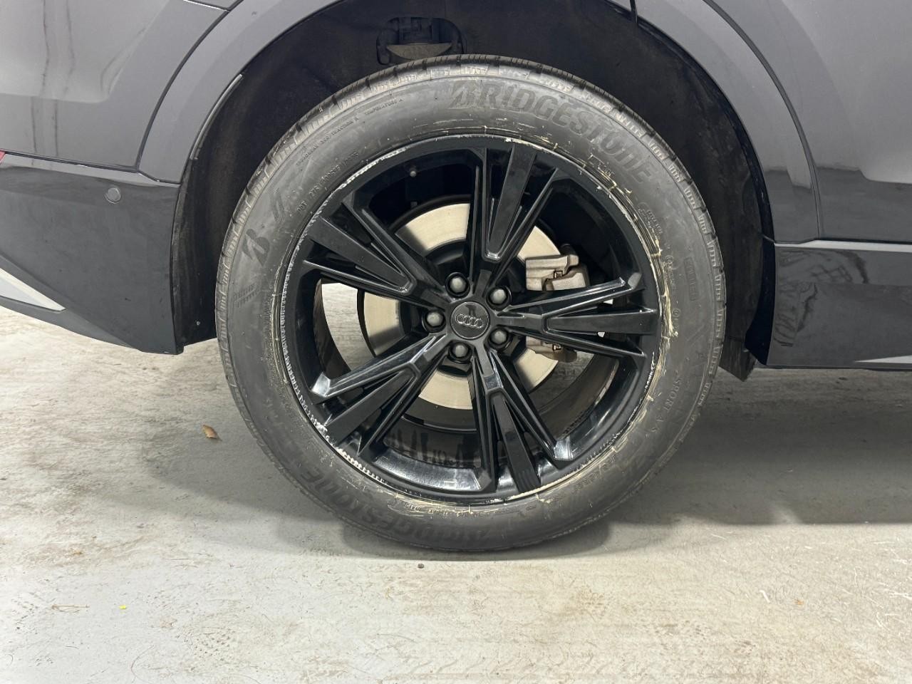 Audi Q8 Vehicle Full-screen Gallery Image 5