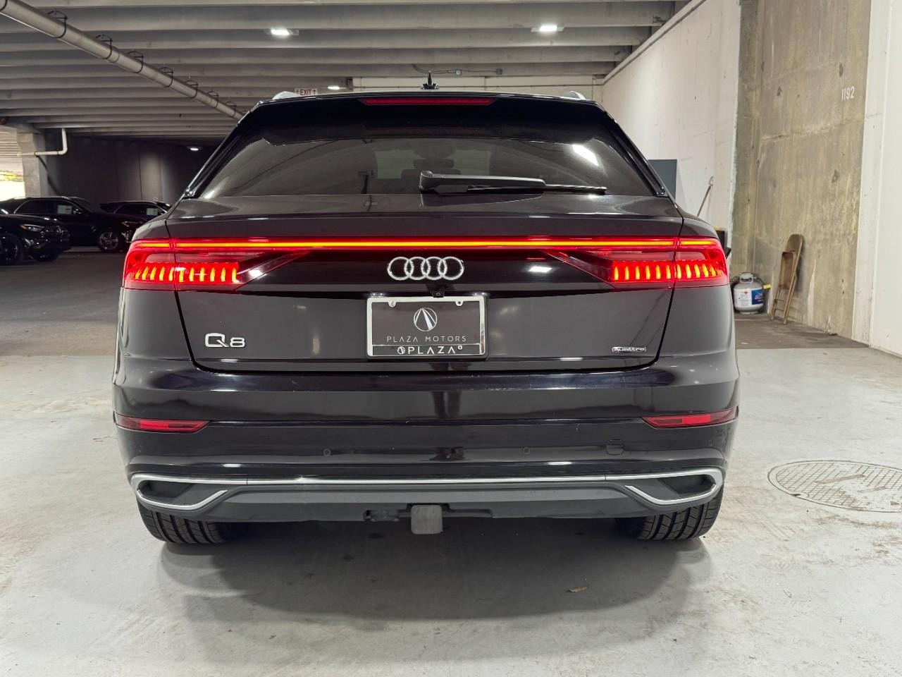 Audi Q8 Vehicle Full-screen Gallery Image 9
