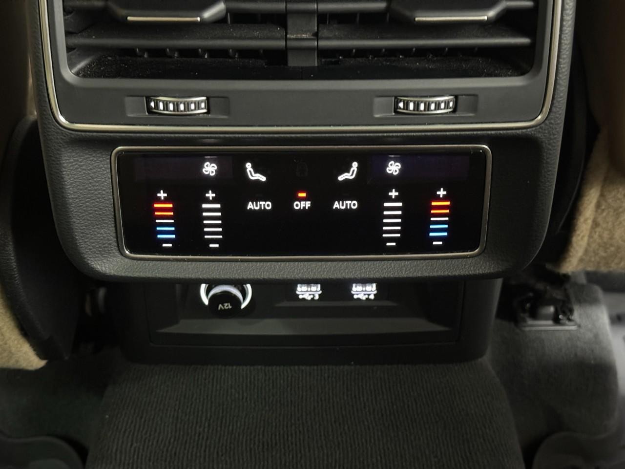 Audi Q8 Vehicle Full-screen Gallery Image 11