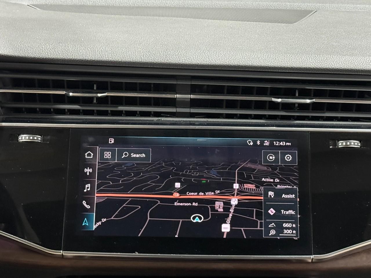 Audi Q8 Vehicle Full-screen Gallery Image 15