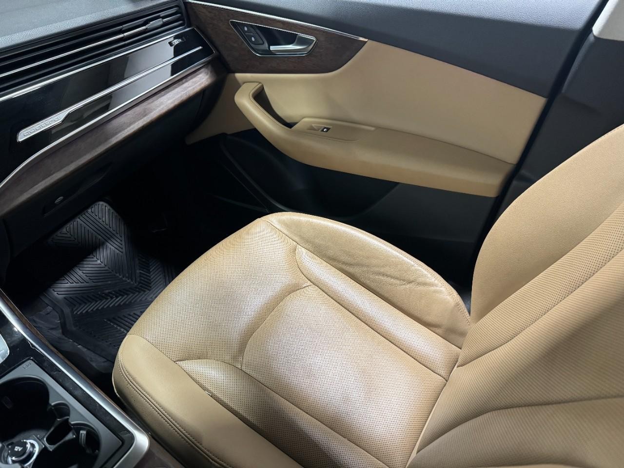 Audi Q8 Vehicle Full-screen Gallery Image 18