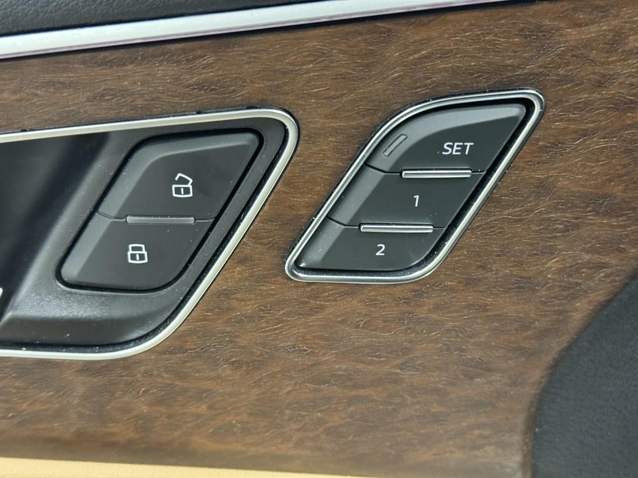 Audi Q8 Vehicle Full-screen Gallery Image 24