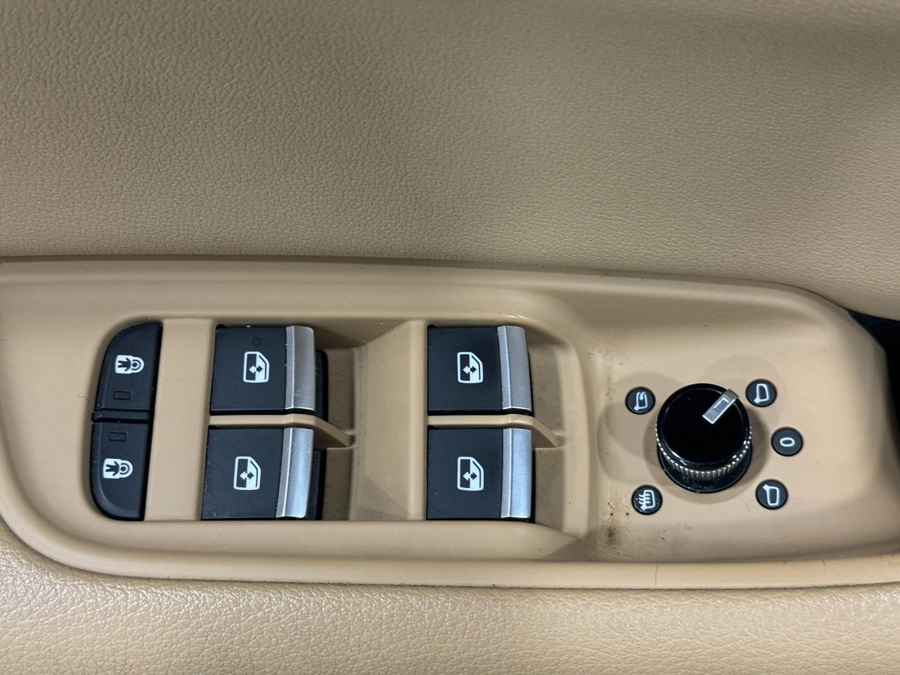 Audi Q8 Vehicle Full-screen Gallery Image 25