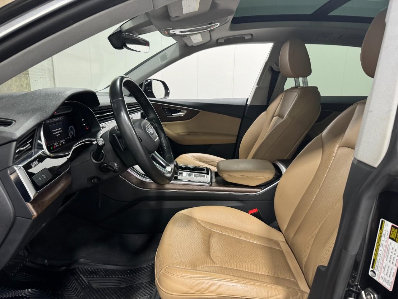 Audi Q8 Vehicle Full-screen Gallery Image 28