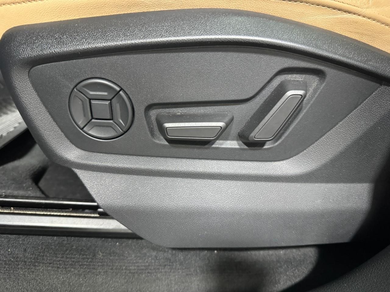 Audi Q8 Vehicle Full-screen Gallery Image 30