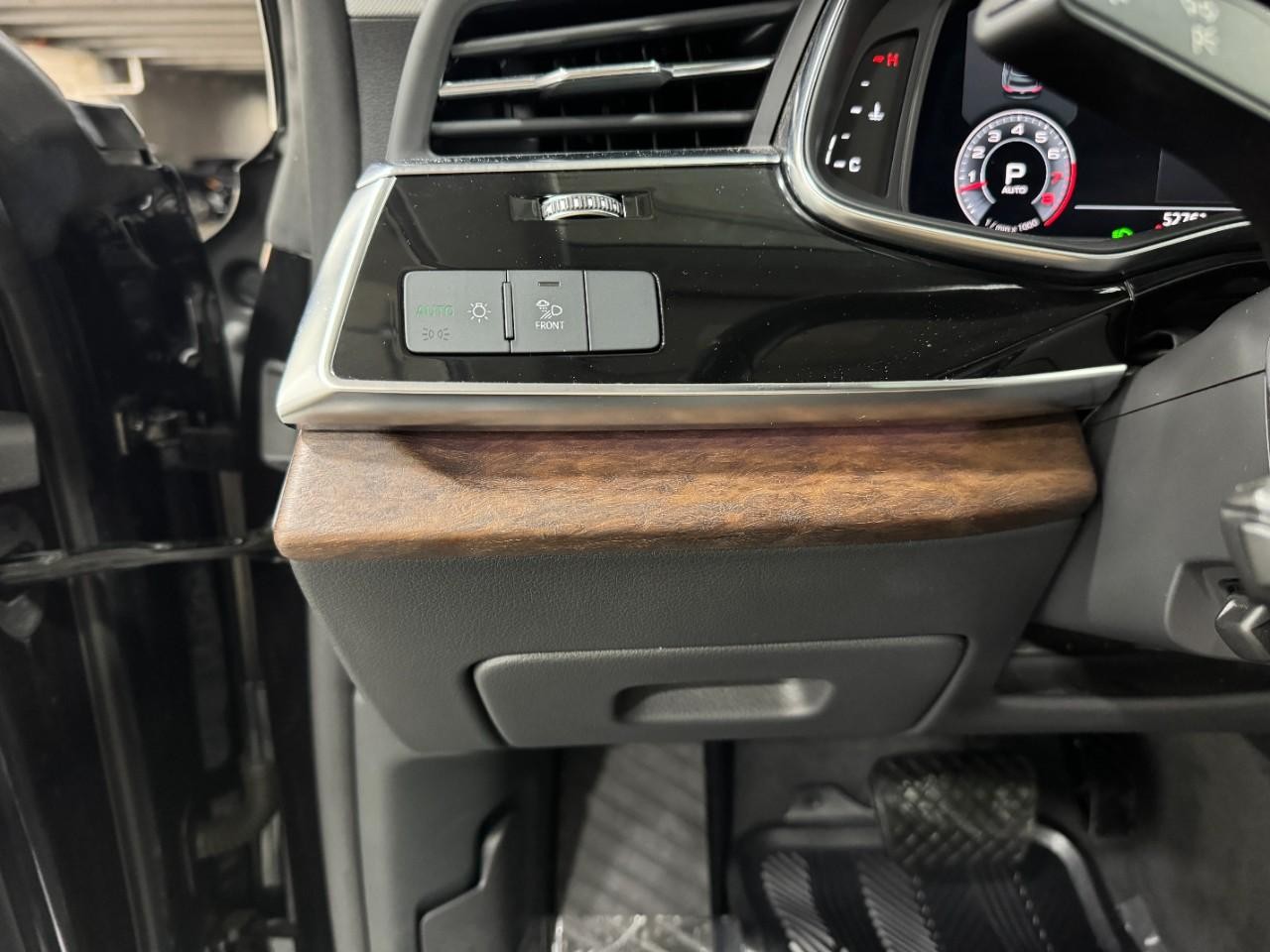 Audi Q8 Vehicle Full-screen Gallery Image 31