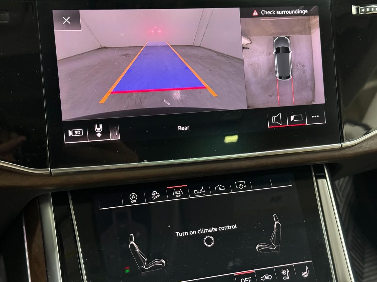 Audi Q8 Vehicle Full-screen Gallery Image 36