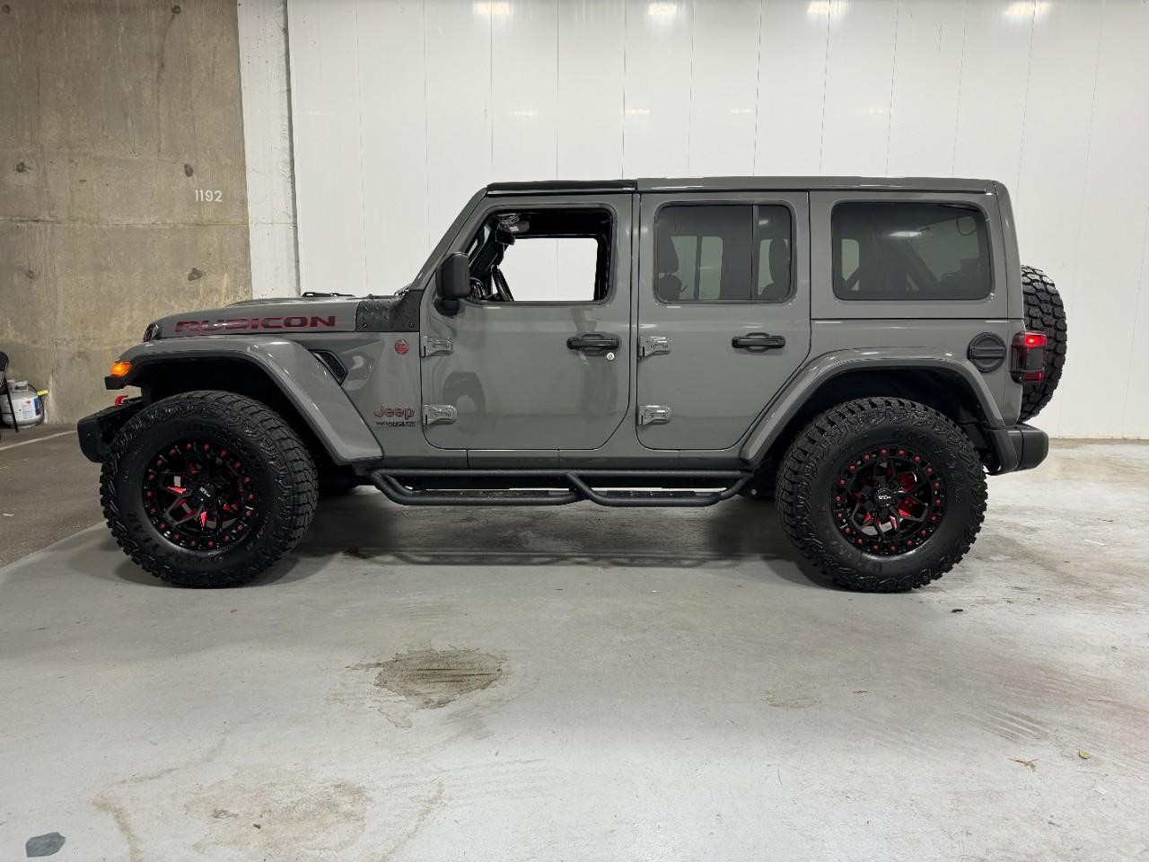 Jeep Wrangler Vehicle Full-screen Gallery Image 2