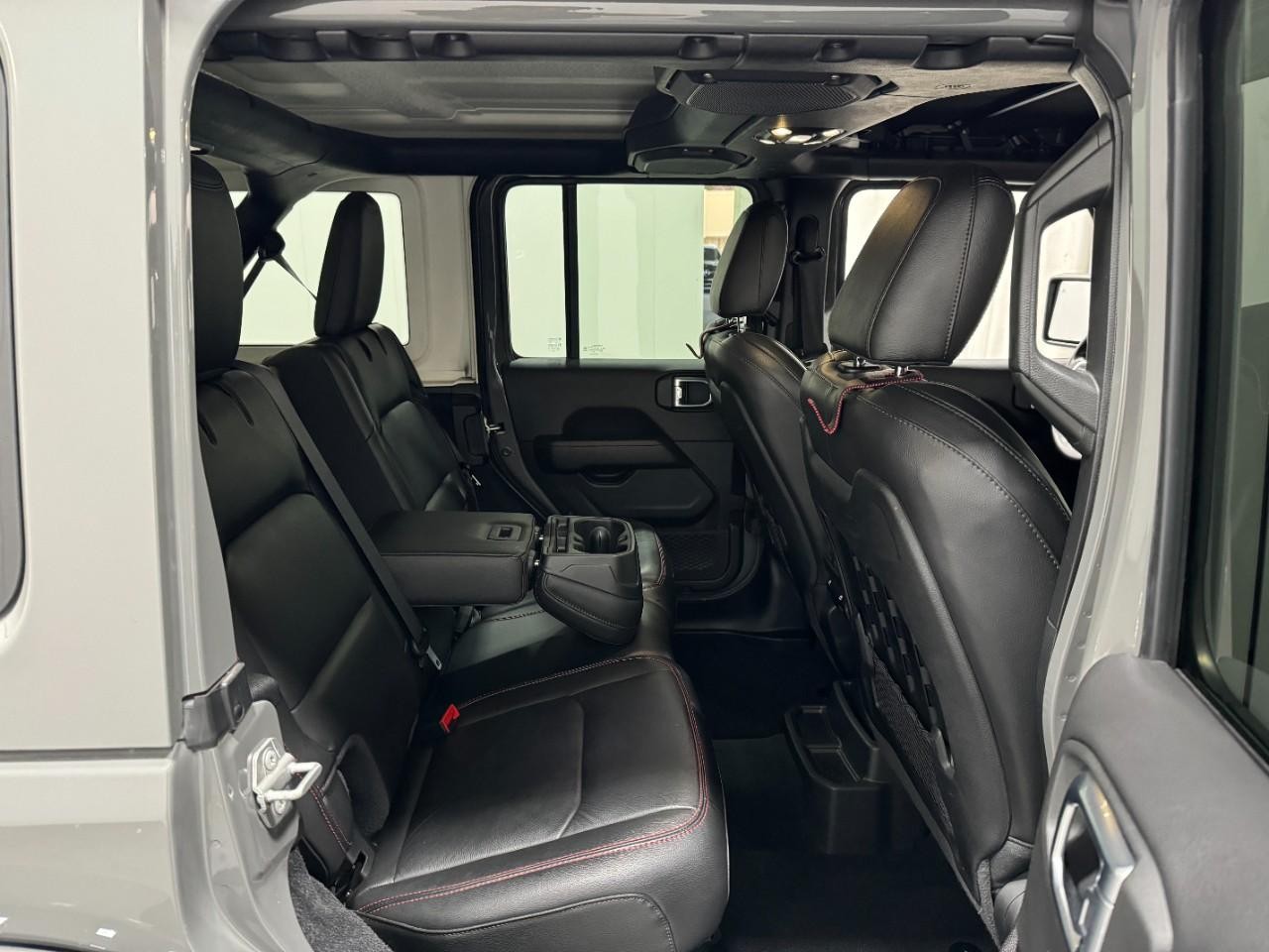 Jeep Wrangler Vehicle Full-screen Gallery Image 10