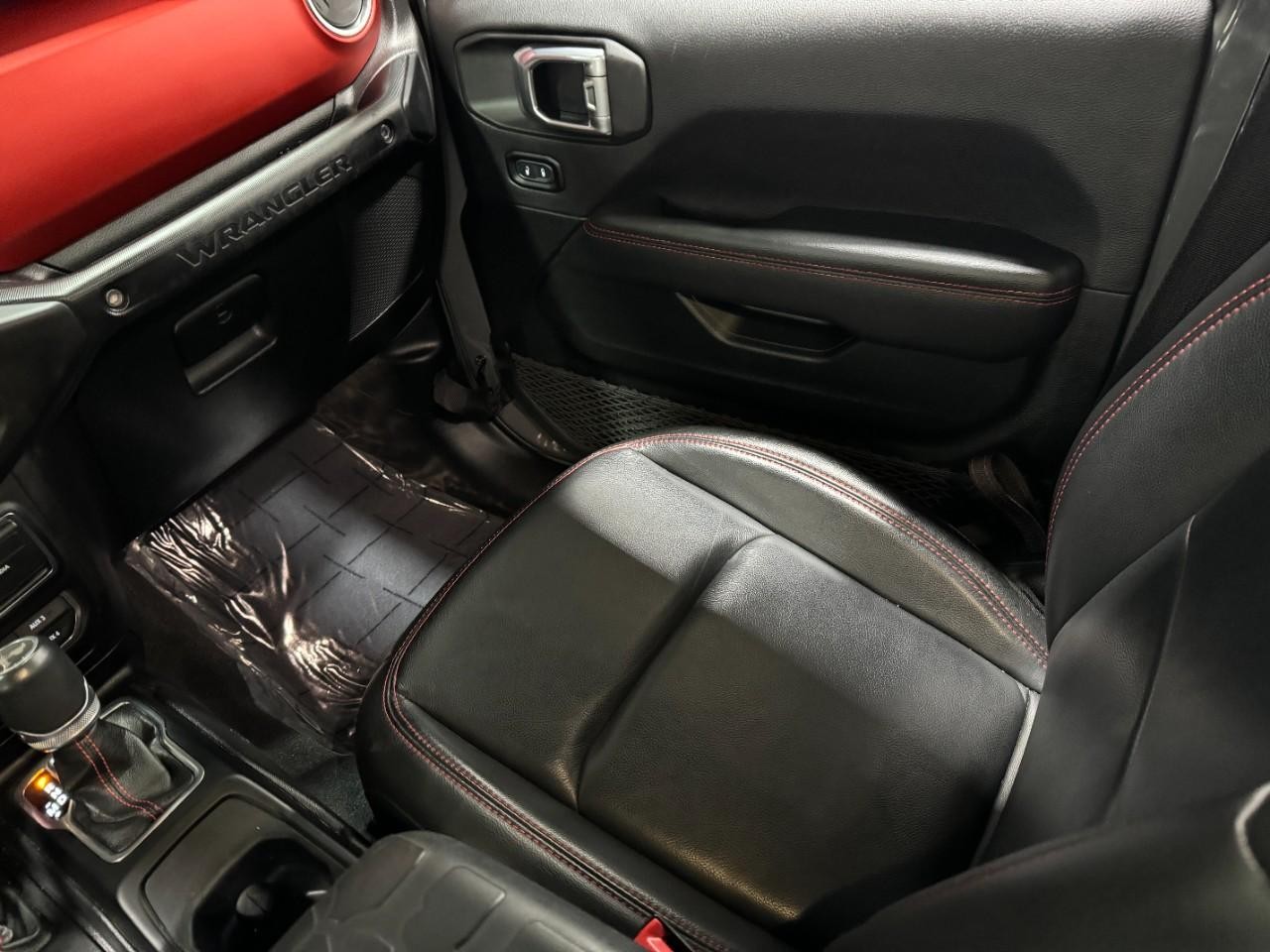 Jeep Wrangler Vehicle Full-screen Gallery Image 16