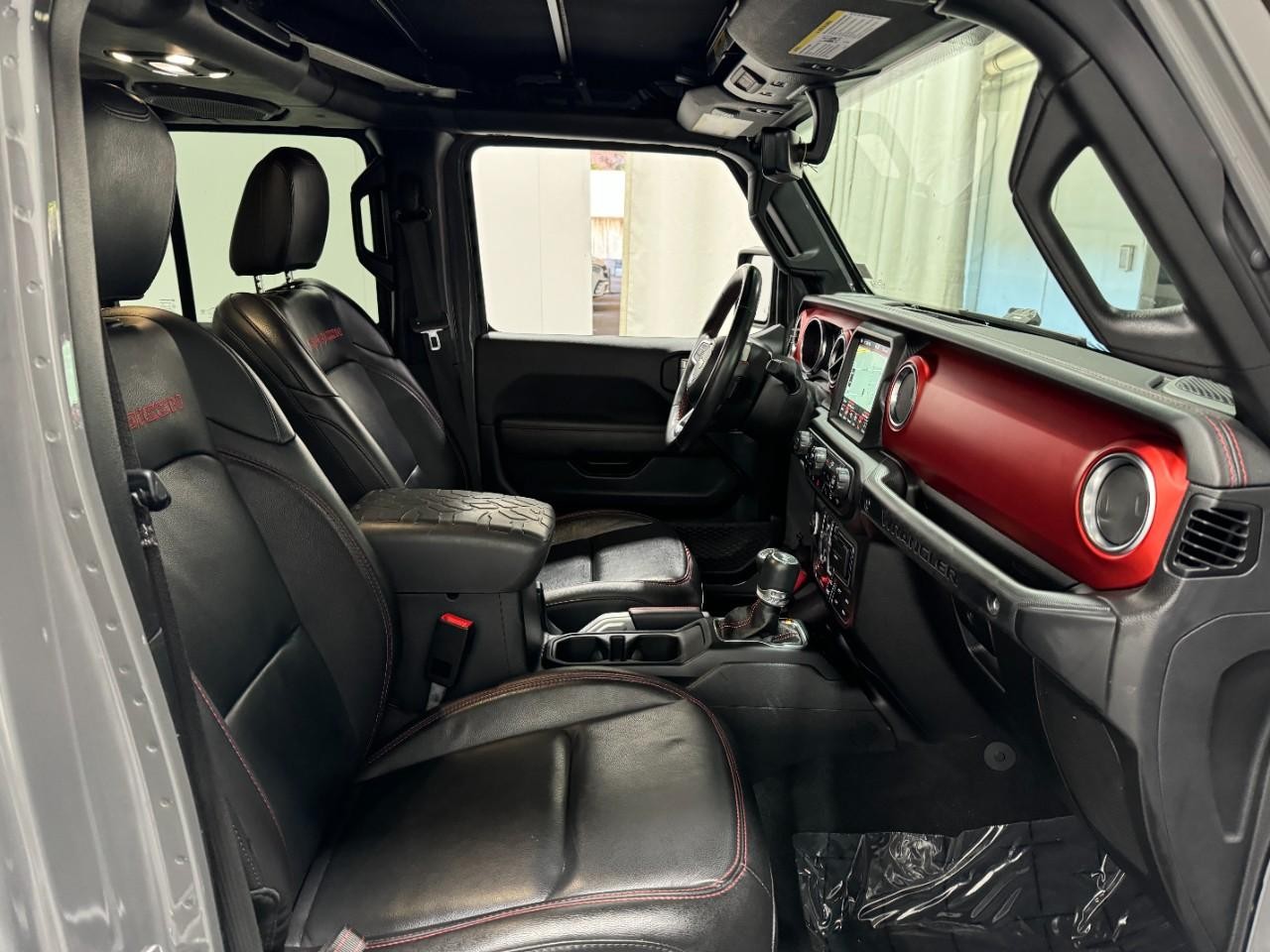 Jeep Wrangler Vehicle Full-screen Gallery Image 17