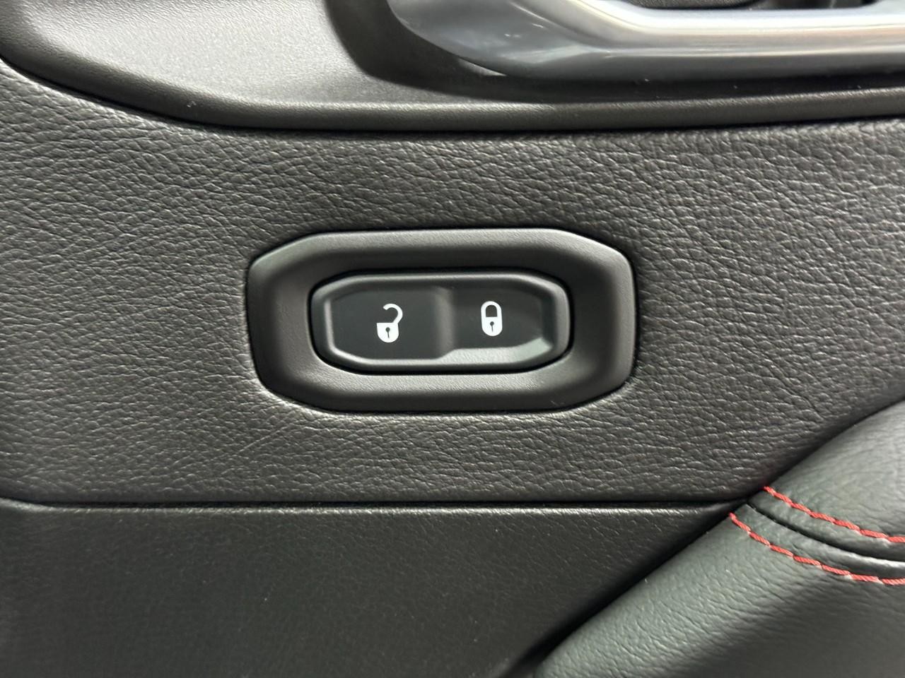 Jeep Wrangler Vehicle Full-screen Gallery Image 19