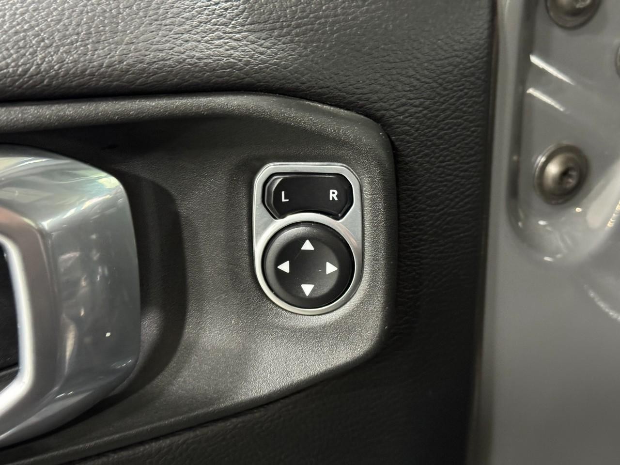Jeep Wrangler Vehicle Full-screen Gallery Image 20