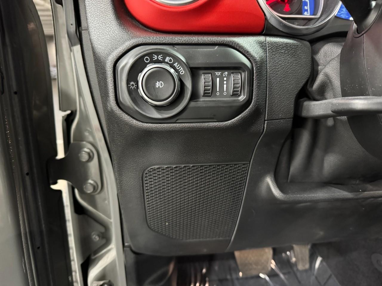 Jeep Wrangler Vehicle Full-screen Gallery Image 24