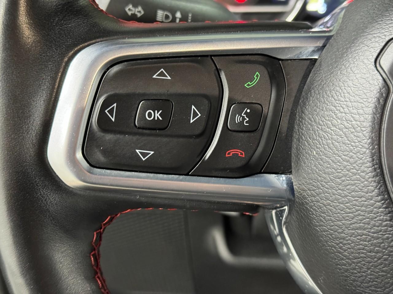 Jeep Wrangler Vehicle Full-screen Gallery Image 25